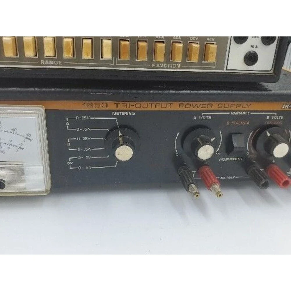 BK PRECISION 1650 Tri Output Power Supply & 2830 Digital Multimeter Dynascan - Picture 2 of 11